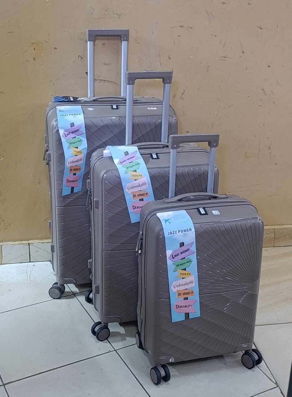 🕸 Unbreakable rubber suitcase  Pp 3-in-1 suitcase set

🕸Beautiful colours 
🕸Light weight 
🕸Scratch resistant 
💮360°wheel rotation 
🕸Double compartment  
🕸3 digits combination code 
🕸Easy to lo