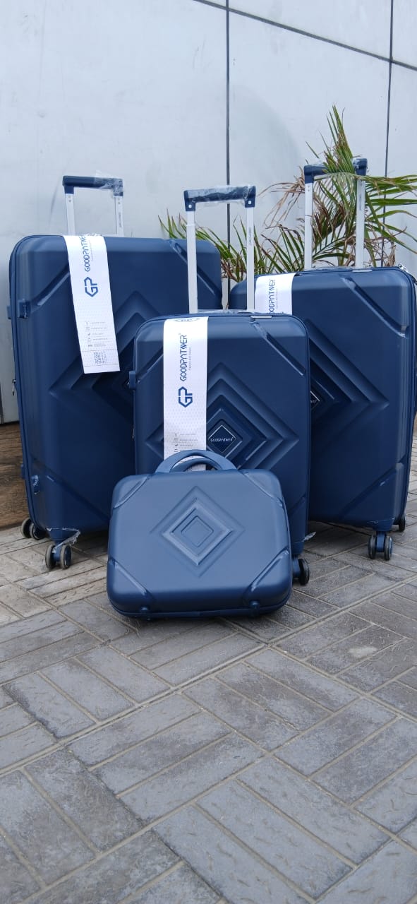 ✈️Travel with Class.✈️4 in 1 Luxurious unbreakable Suitcase

▪️Zipper closure frame.
▪️360 Easy-glide spinner wheels. 
▪️Telescopic handle system locks in multiple levels to adapt.
▪️Compression strap