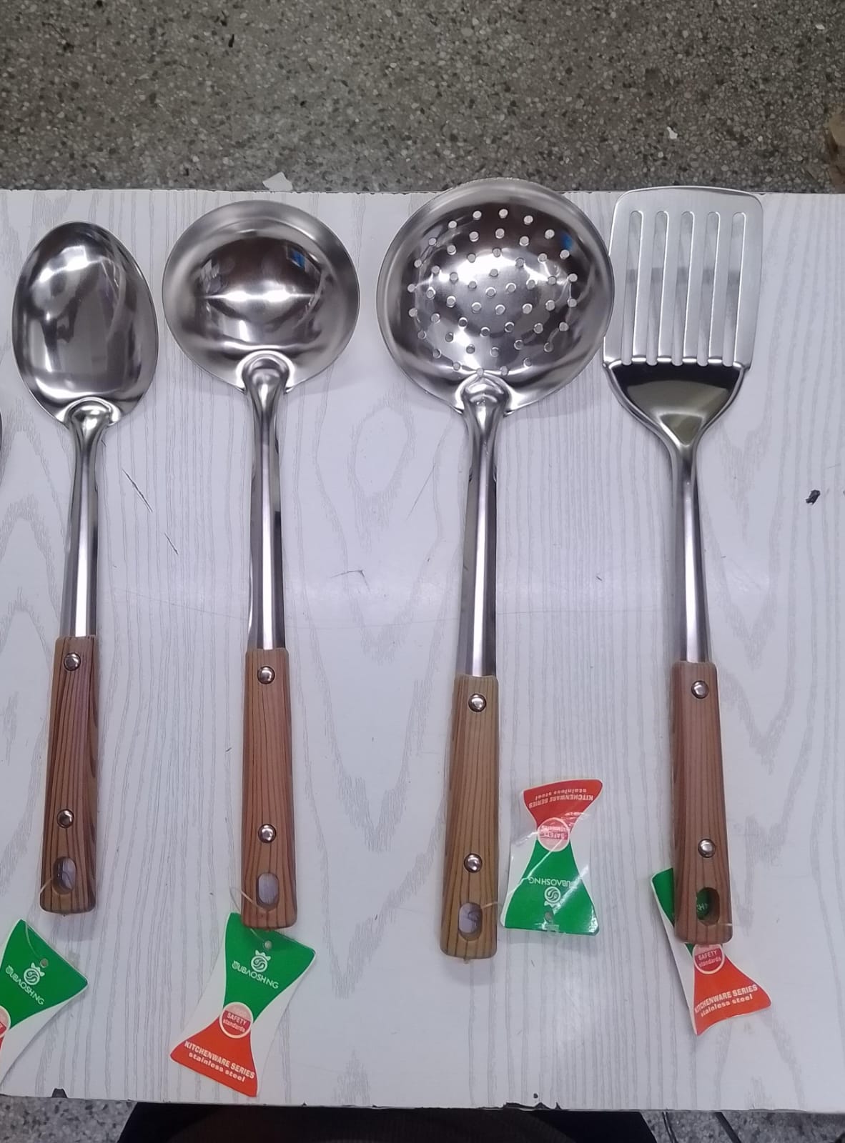 ☀️4pc Premium Clear Stainless Steel Serving Spoons - Durable & Elegant Design🦋crafted from high-quality stainless steel that guarantees durability and resilience against wear and tear. The sleek, cle