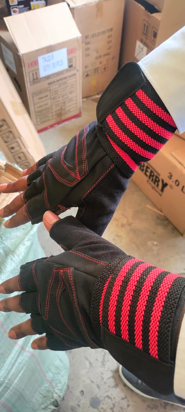 Training Sport Gloves for Men Women Workout Gloves Fitness Body Building Weightlifting Gym Hand Wrist Palm Protector Gloves🦋MATERIAL: The gloves are made of 100% knitted nylon, which is durability of