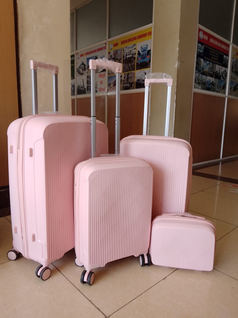 *4 in 1 Luxurious unbreakable Suitcase*

▪️Zipper closure frame.
▪️360 Easy-glide spinner wheels. 
▪️Telescopic handle system locks in multiple levels to adapt.
▪️Compression straps keep clothing neat