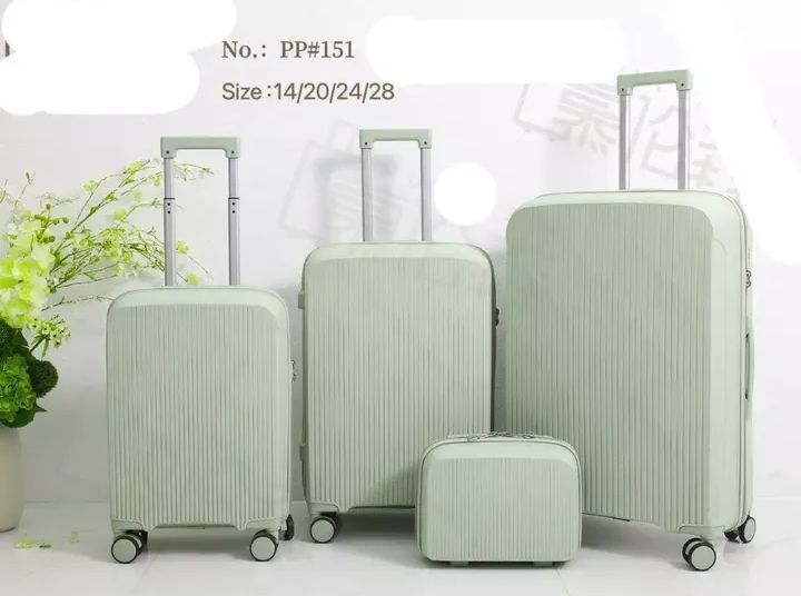 *4 in 1 Luxurious unbreakable Suitcase*

▪️Zipper closure frame.
▪️360 Easy-glide spinner wheels. 
▪️Telescopic handle system locks in multiple levels to adapt.
▪️Compression straps keep clothing neat