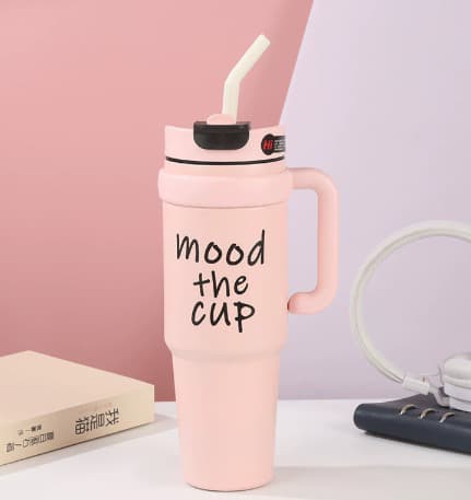 Original Stanley Insulated Mug – Your Drink, Perfectly Temperatured! ☕❄️
Keep your beverages hot or cold for hours with this premium vacuum-insulated Stanley mug. Built for durability, convenience, an