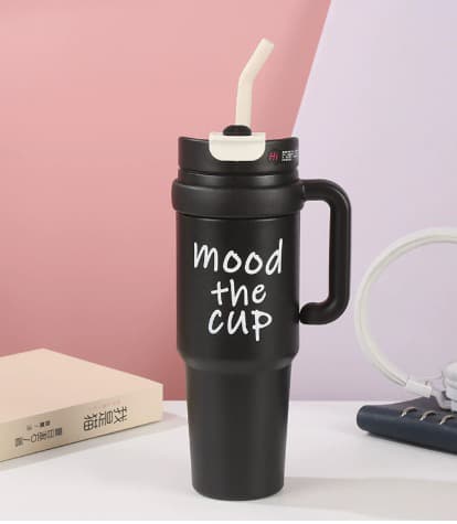 Original Stanley Insulated Mug – Your Drink, Perfectly Temperatured! ☕❄️
Keep your beverages hot or cold for hours with this premium vacuum-insulated Stanley mug. Built for durability, convenience, an