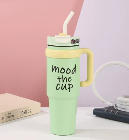 Original Stanley Insulated Mug – Your Drink, Perfectly Temperatured! ☕❄️
Keep your beverages hot or cold for hours with this premium vacuum-insulated Stanley mug. Built for durability, convenience, an