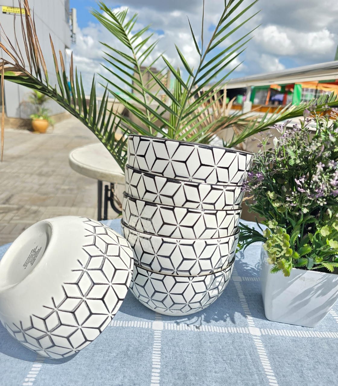 6PCS WHITE BLACK BOWLS – Stylish 6-Piece Ceramic Bowl Set for Everyday Dining, Soups, Salads, Desserts, and Entertaining