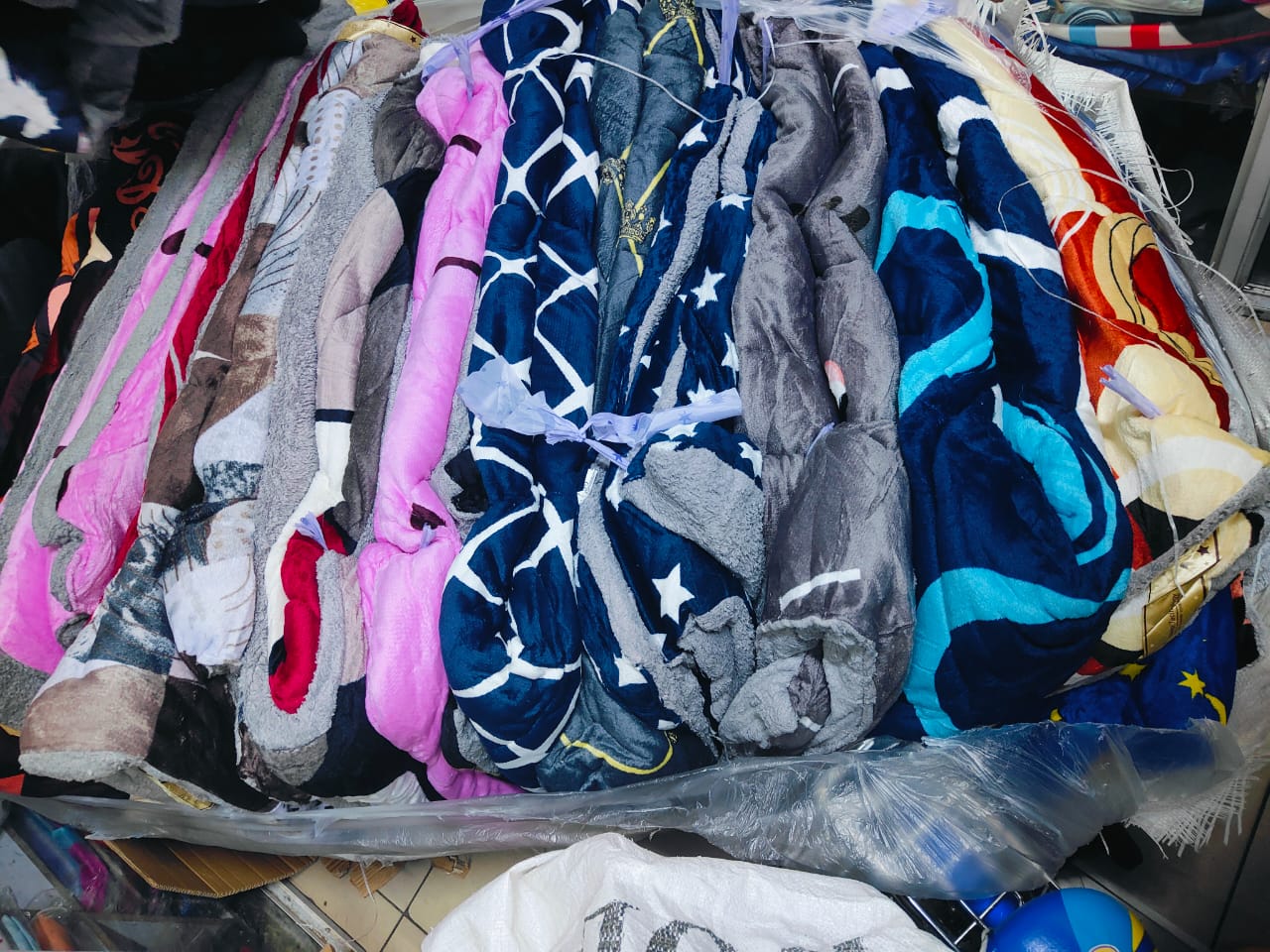 Single Woolen Duvet 6x6 – Warm, Soft, and Durable, Perfect for Cold Nights, Lightweight and Comfortable for Everyday Home or Hostel Use