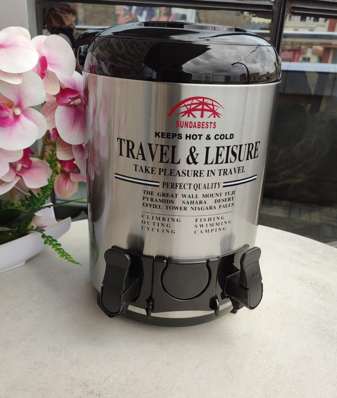 This product features energy saving functions and has a unique lid which  prevents condensation escapingthis tea urn is variable for home ,office and outdoor catering servicesit keeps the tea