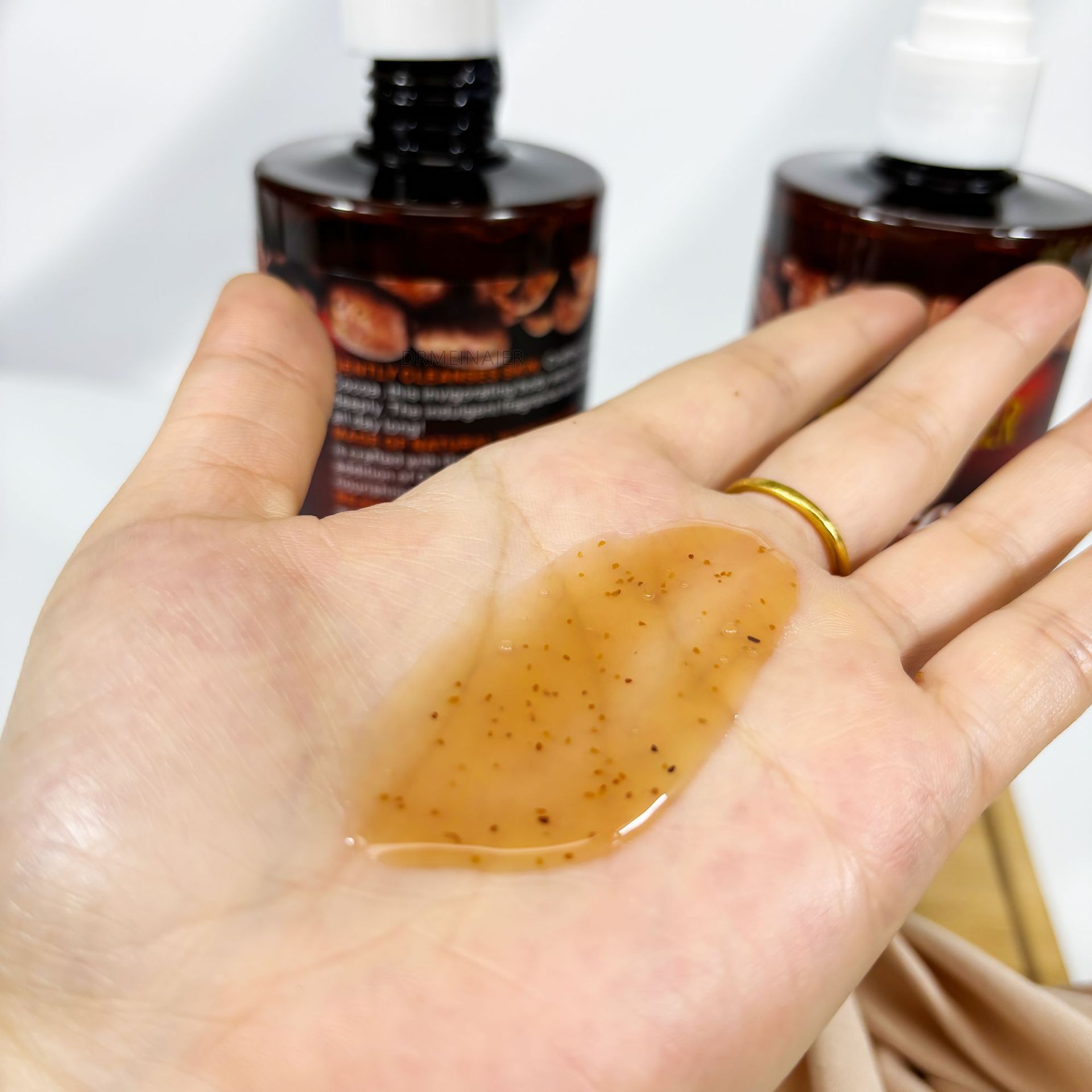 DR. MEINAIER Arabica Coffee Whitening Scrub Shower Gel Anti-aging Oil control Brightens and evens skin tone