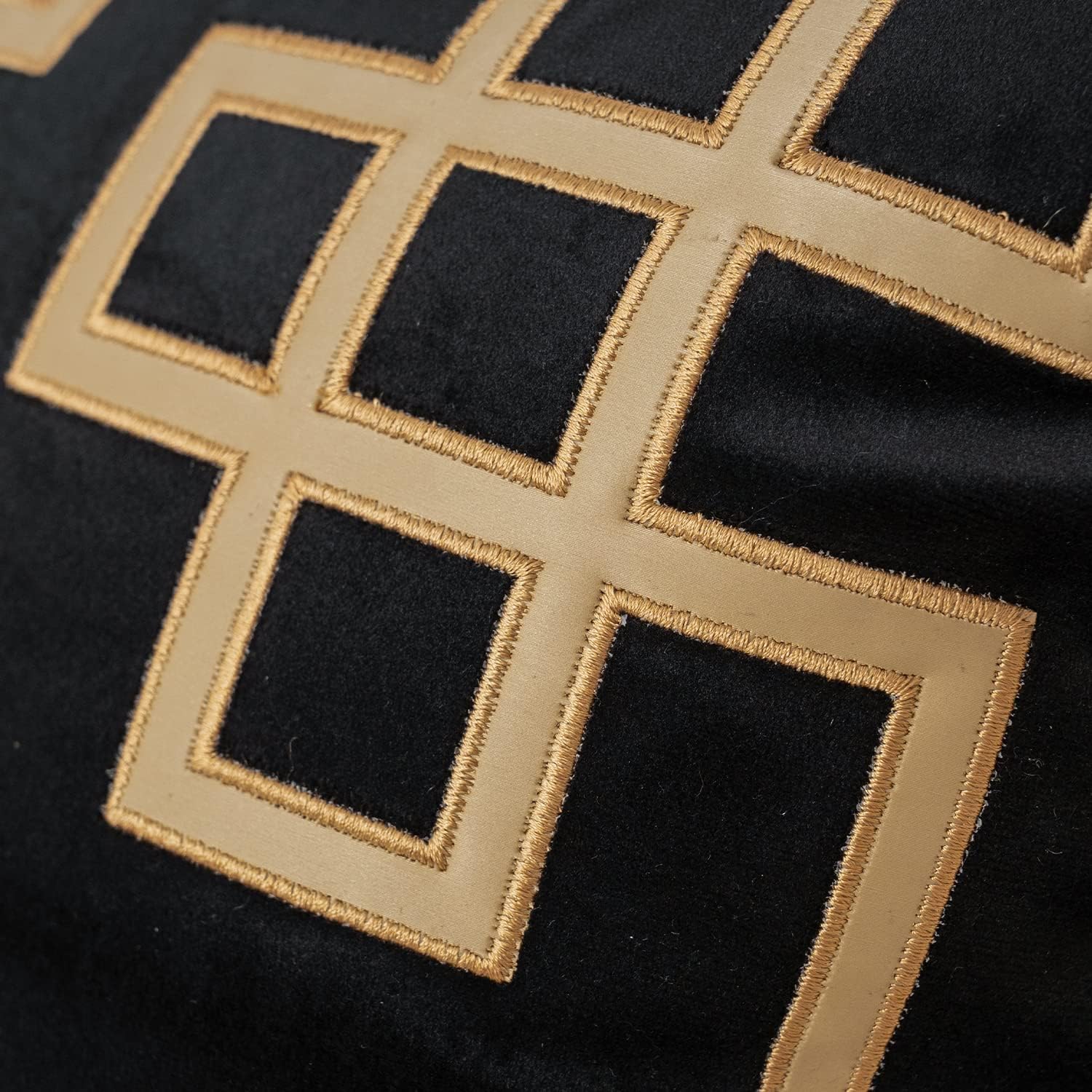 18 x 18 Inch Luxury European Home Decorative Pillow with Tassels Square Leather Geometric Chain Velvet Throw Pillow Cover Cushion Case for Sofa Bedroom Living Room Car, Gold edge