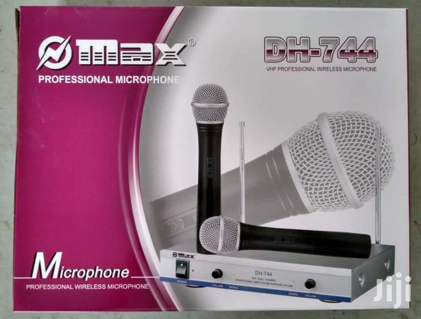 Max UHF Wireless Microphone System With Microphone Sponge Public Address System