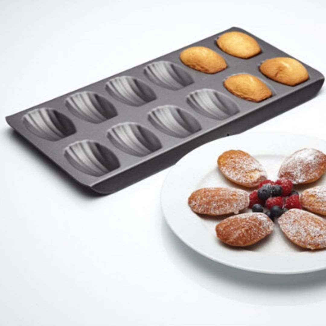 High Quality 12 slots Nonstick Cookie madeleines baking tin Heavy Duty Seashell Shaped Baking Cake Mold. (Black), Alloy Steel
video has a nice demo                                                    .
