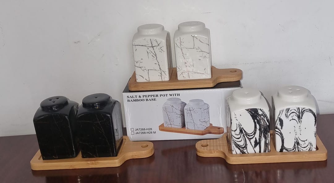 JA7268-H28 salt & pepper pot bamboo base  tray                                                                                                                                                         .