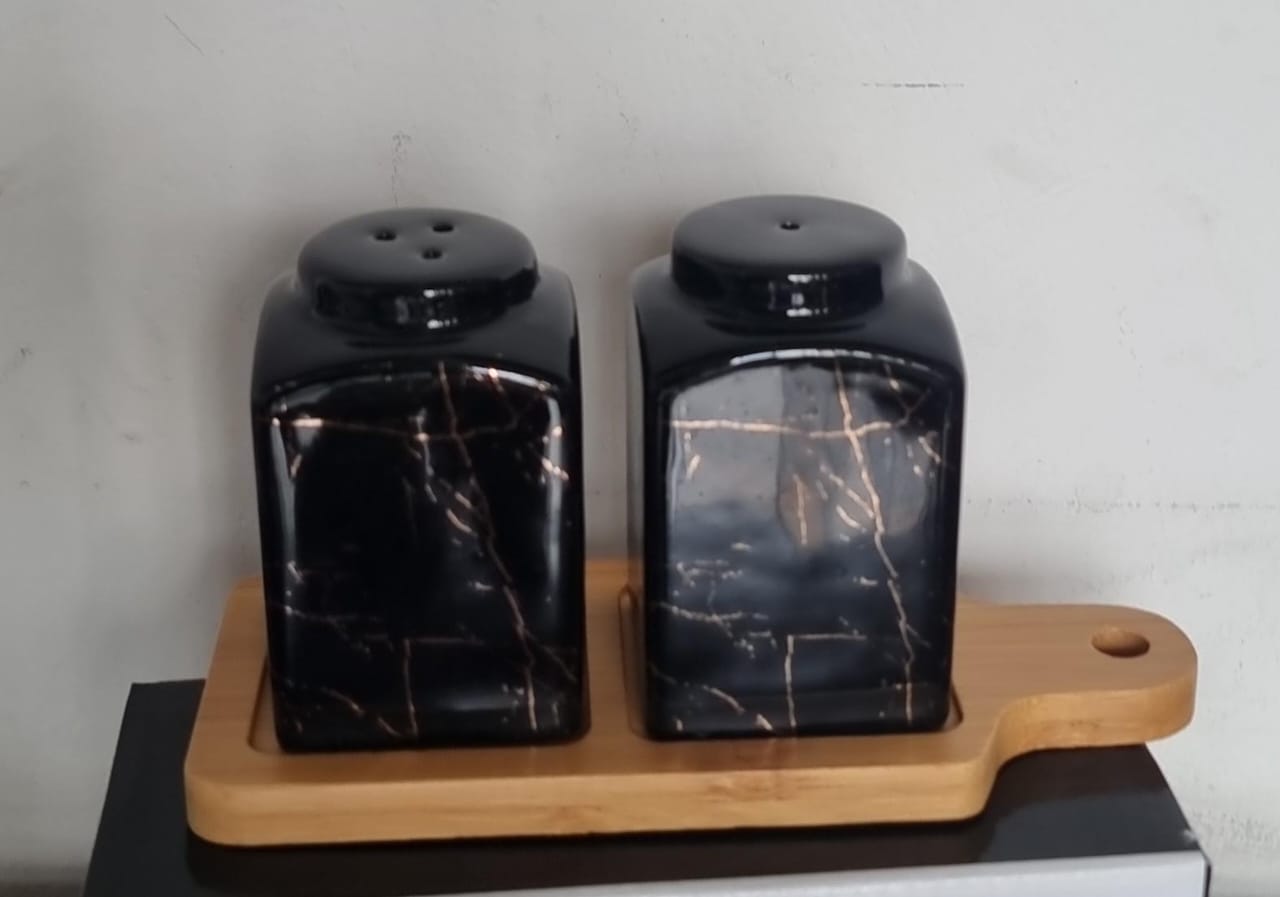 JA7268-H28 salt & pepper pot bamboo base  tray                                                                                                                                                         .