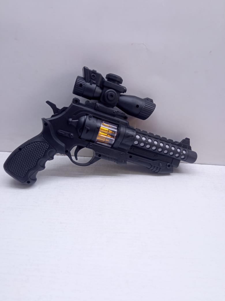 THE BEST 👌 TOY GUNBest gift for your kids. The toy makes real sound, and pin point the target with beam light. It uses batteries to functional. The best enjoyment while indoor or outdoor. Safe and so