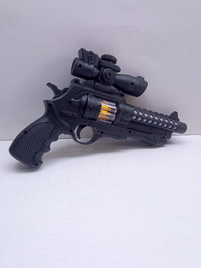 THE BEST 👌 TOY GUNBest gift for your kids. The toy makes real sound, and pin point the target with beam light. It uses batteries to functional. The best enjoyment while indoor or outdoor. Safe and so