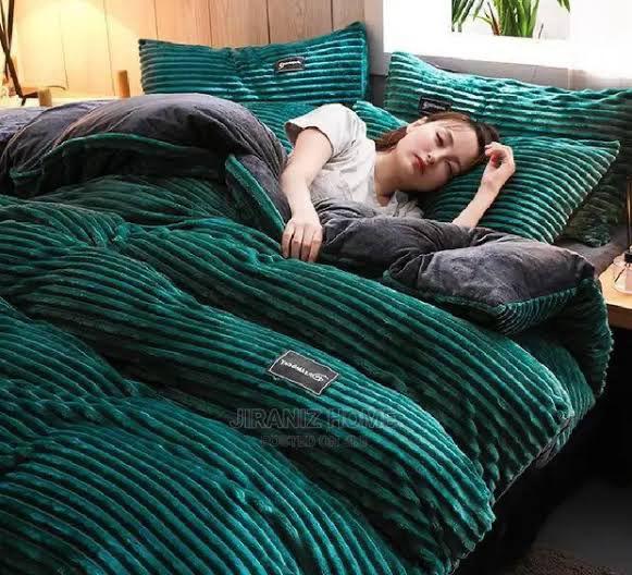 🥰NEW ARRIVALS🎉Velvet 6*7 Woolen Duvets,one Bedsheet And Two Pillowcases🦋Stylish
Warm'
Easy to clean
Durable