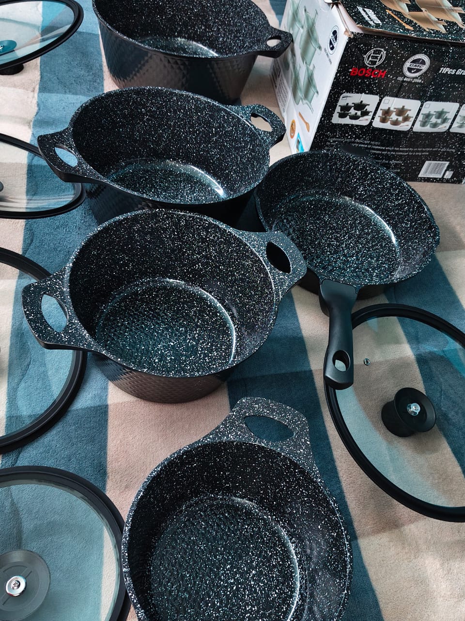 11 pieces  quality Bosch non-stick cook ware set and a free mwiko with WARRANTY