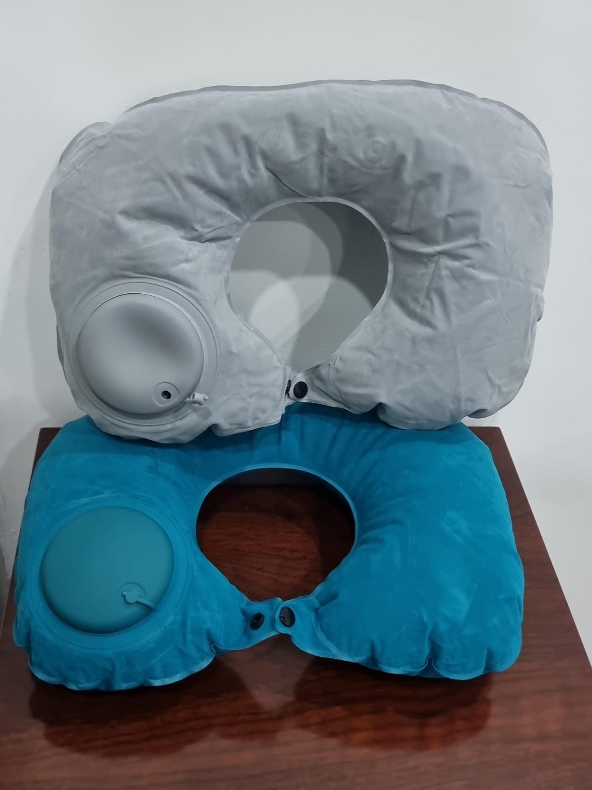 New arrival*

*inflatable travel neck pillow now available in 3 colours Navy blue, grey, and emarald
