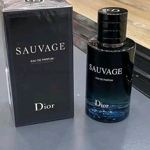 Christian Dior Sauvage – A bold, fresh, and woody scent combining bergamot, pepper, and ambroxan for a raw yet refined masculine appeal