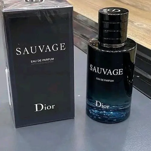 Christian Dior Sauvage – A bold, fresh, and woody scent combining bergamot, pepper, and ambroxan for a raw yet refined masculine appeal