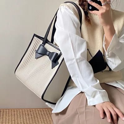 New Fashion Women Bow Tie Ladies Tote Bag: Large Capacity Shoulder Bag
Material; Vegan Leather Corduroy & Polyester Lining Chic Design