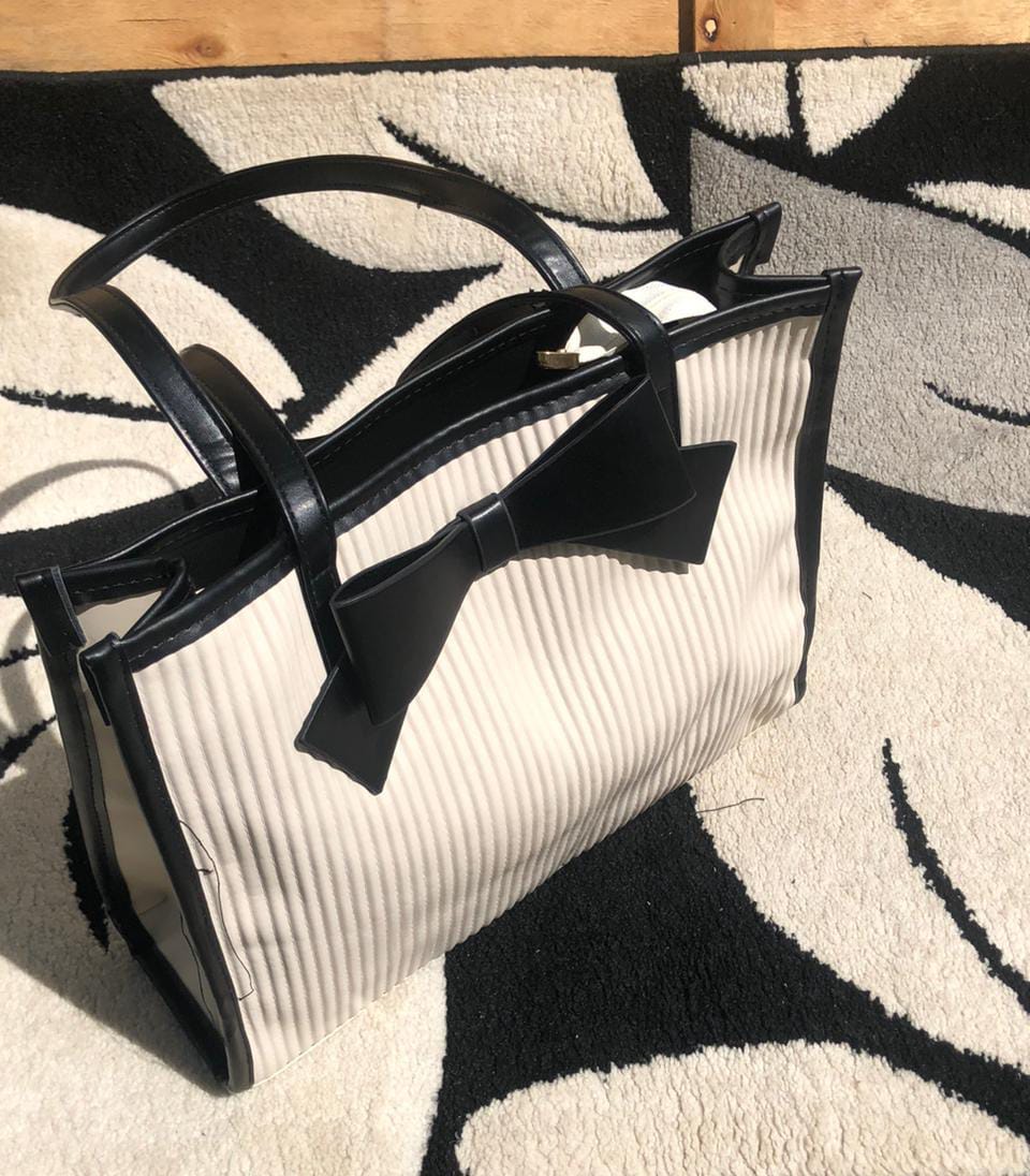 New Fashion Women Bow Tie Ladies Tote Bag: Large Capacity Shoulder Bag
Material; Vegan Leather Corduroy & Polyester Lining Chic Design