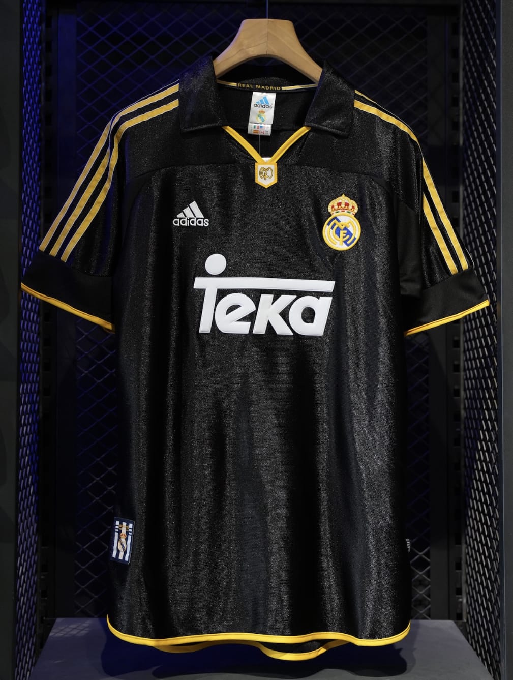 1999/2000 Original REAL MADRID HOME JERSEY- Classic Teka Black Edition Retro Kit Football Jersey ; Best Quality Unisex Real Madrid - Classic Teka Edition Jersey Retro Kit