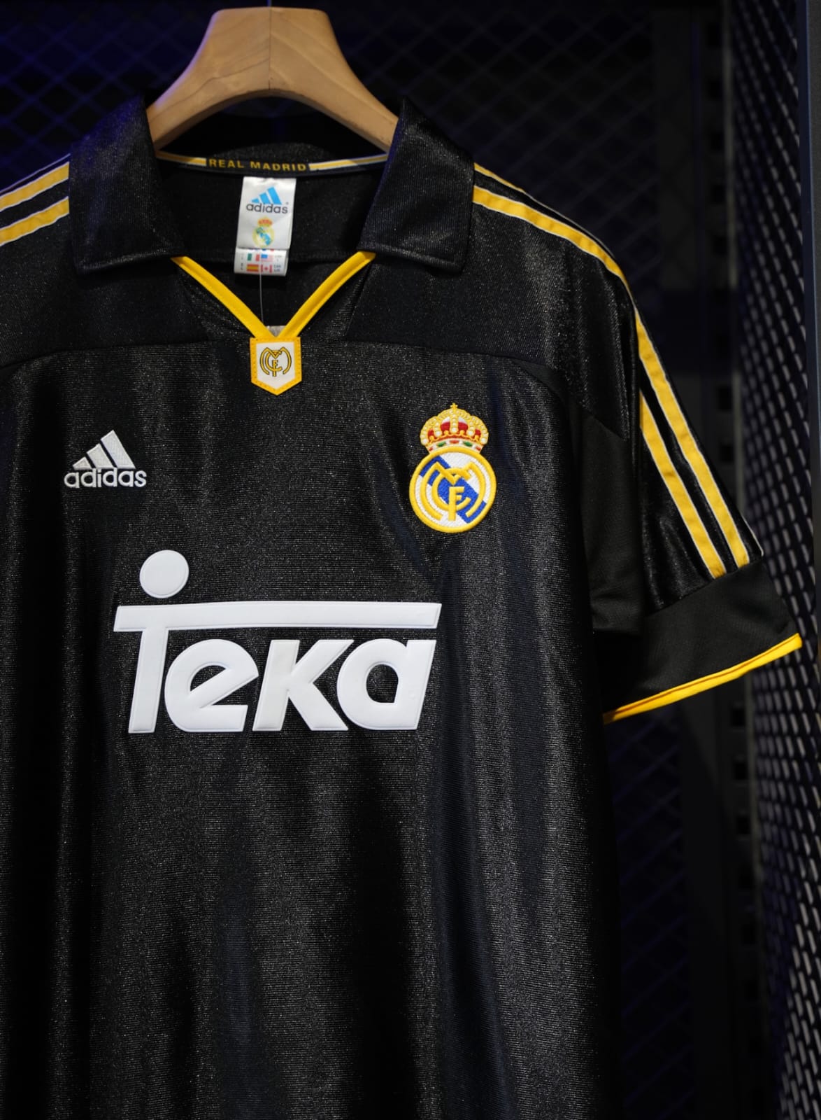 1999/2000 Original REAL MADRID HOME JERSEY- Classic Teka Black Edition Retro Kit Football Jersey ; Best Quality Unisex Real Madrid - Classic Teka Edition Jersey Retro Kit