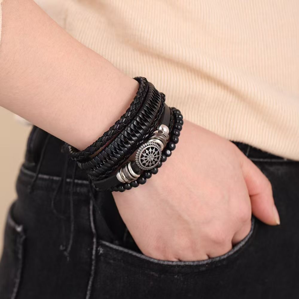 5PCS Men's Watch Set Men's Watch And 4PCS Bracelet Calendar Sports Business Quartz Steel Strip Watch Men's Sports Watch Men's Wrist Watch Three Eyelid Strap Watch Bracelet Set For Daily Wear