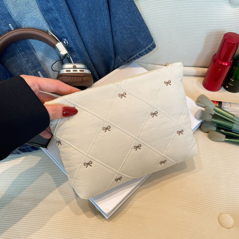 Butterfly knot pattern is fashionable and versatile. Quilted embroidery thread grid filled cotton makeup bag, casual hand-held bag, warm down small bag, inner bag, wash bag, pen bag, travel bag