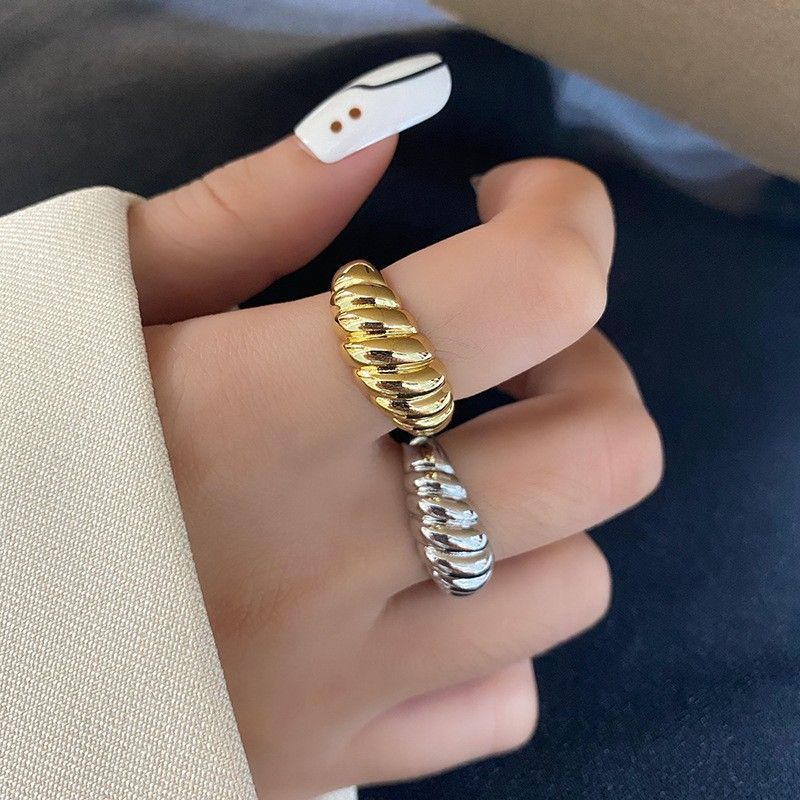 One piece of high quality cubic zirconia copper plated 18k gold silver fashion versatile croissant ring for women men couple wedding ring gift