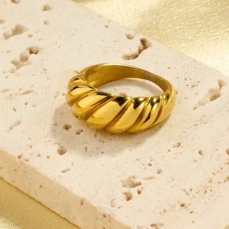 One piece of high quality cubic zirconia copper plated 18k gold silver fashion versatile croissant ring for women men couple wedding ring gift
