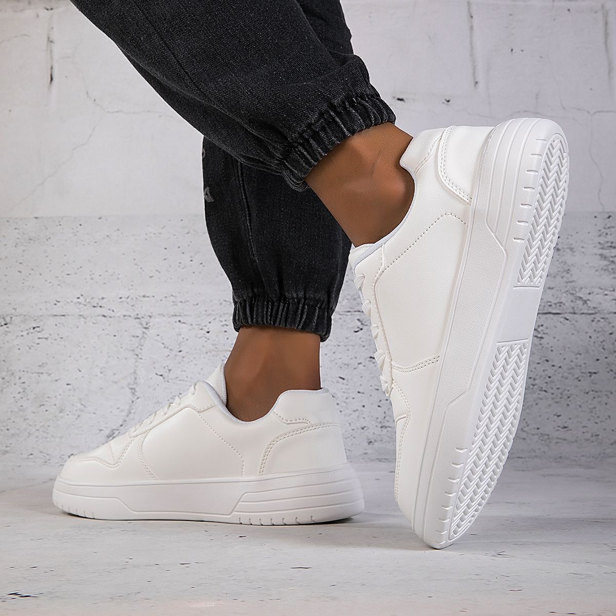 Men Skateboarding Shoes Casual Shoes for Men Comfortable Sneakers Lightweight Outdoor Walking Shoes Tenis Masculino White