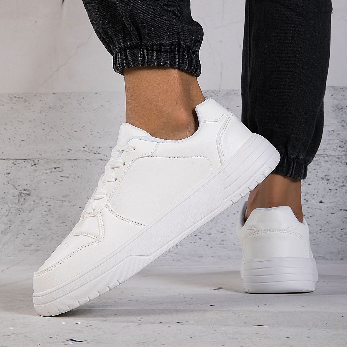 Men Skateboarding Shoes Casual Shoes for Men Comfortable Sneakers Lightweight Outdoor Walking Shoes Tenis Masculino White