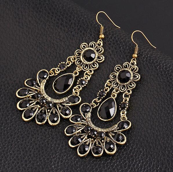 European and American foreign trade Bohemian retro exaggerated earrings long carved hollowed fringe water drop green earrings