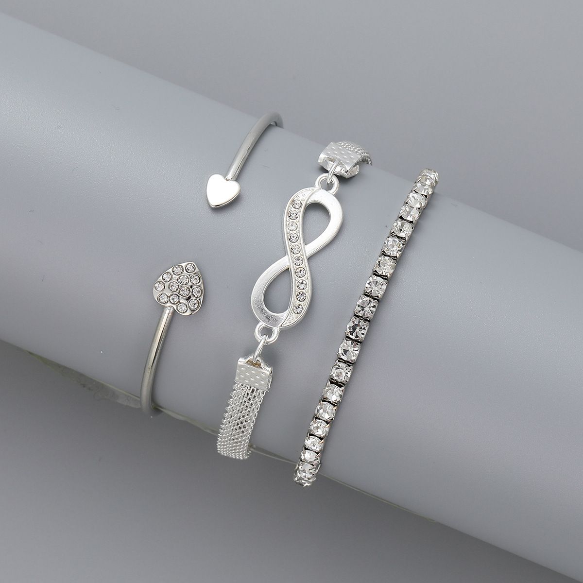 Cross-border new Ins ladies love open bracelet design creative retro simple lucky figure 8 hand Chain three piece set