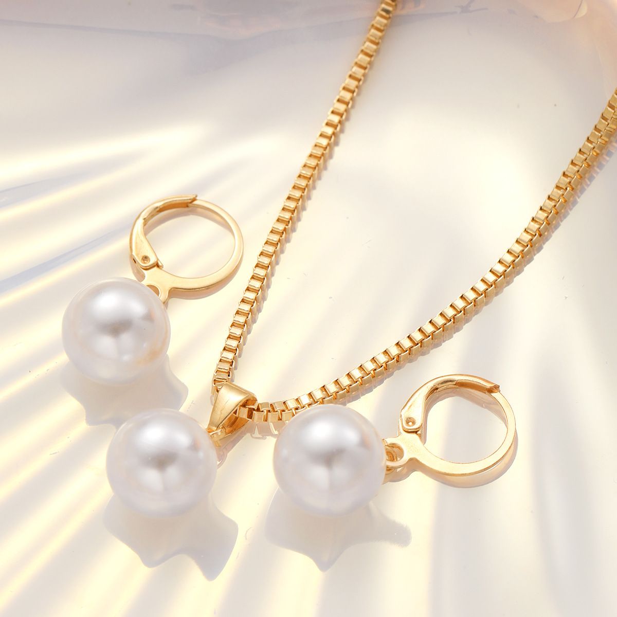 New pendant jewelry necklace temperament design sense of light luxury earrings necklace imitation pearl jewelry set