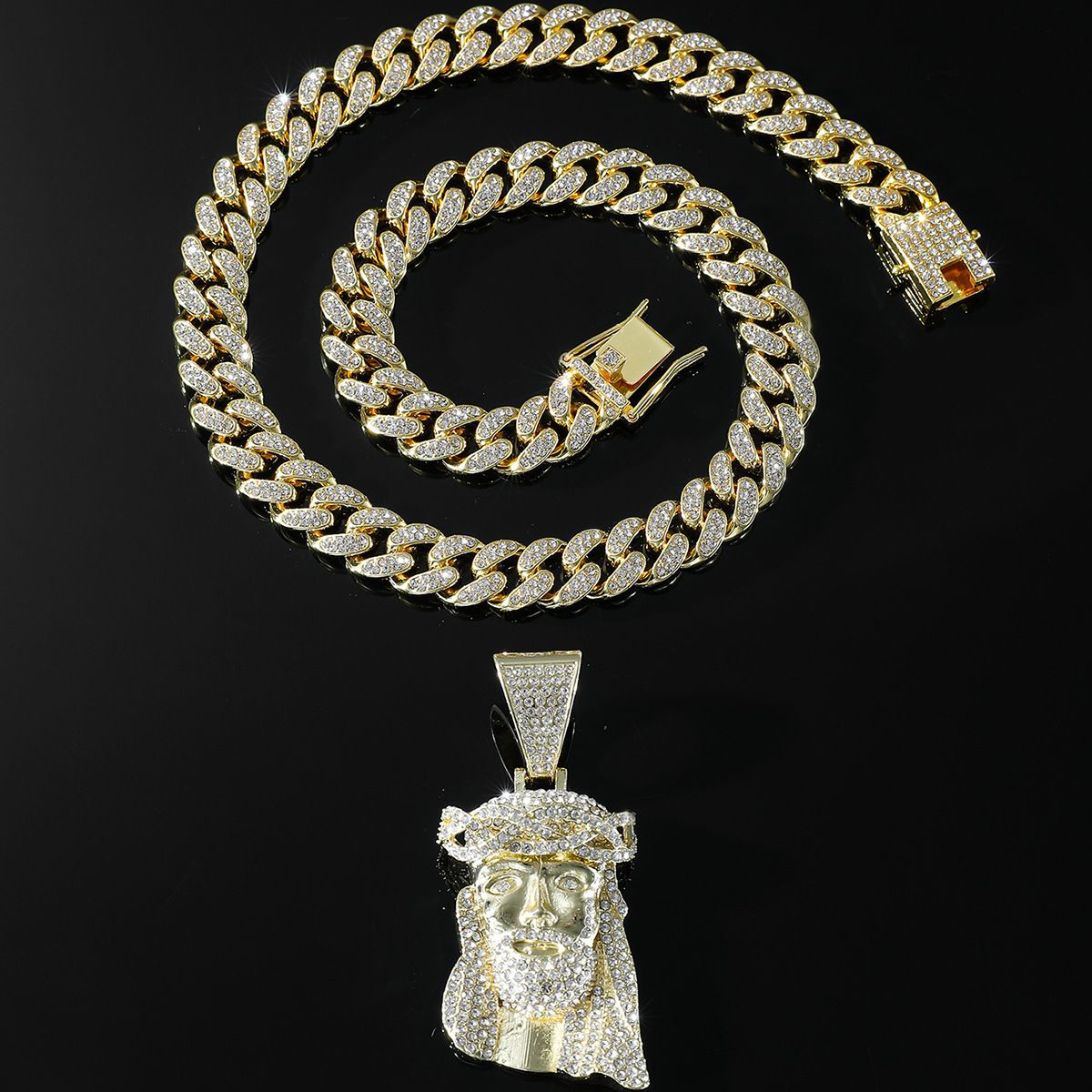 Retro diamond studded human avatar pendant necklace, men's exaggerated hip-hop Cuban necklace accessory