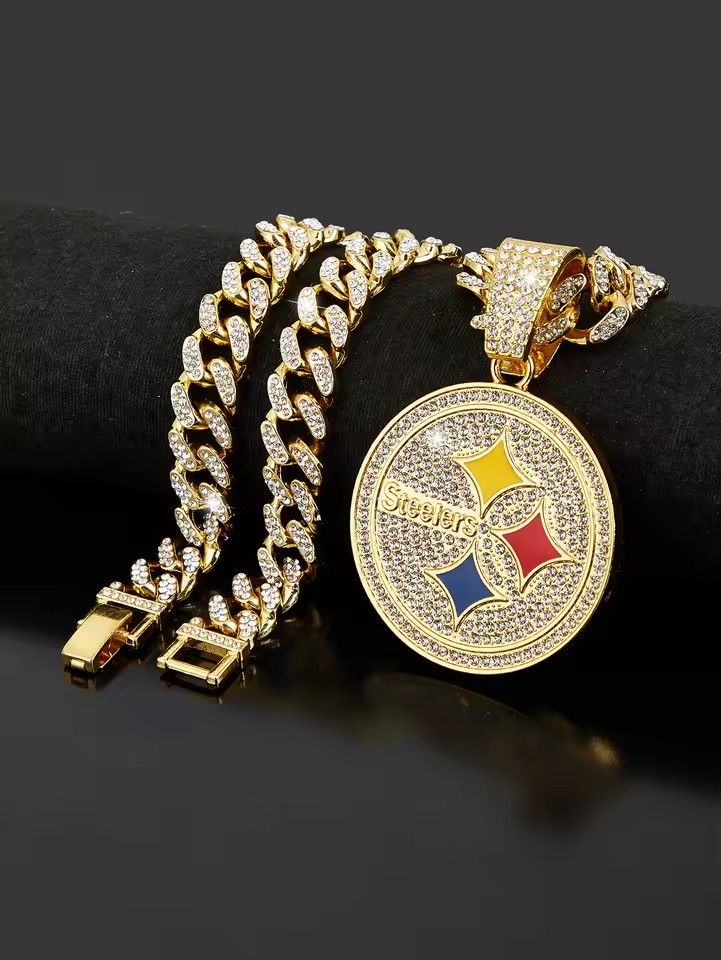 Summer Hip-Hop Zinc Alloy Rhinestone Decor Round Shaped Pendant Necklace Men's Necklace Jewelry Gift for a Stylish Look