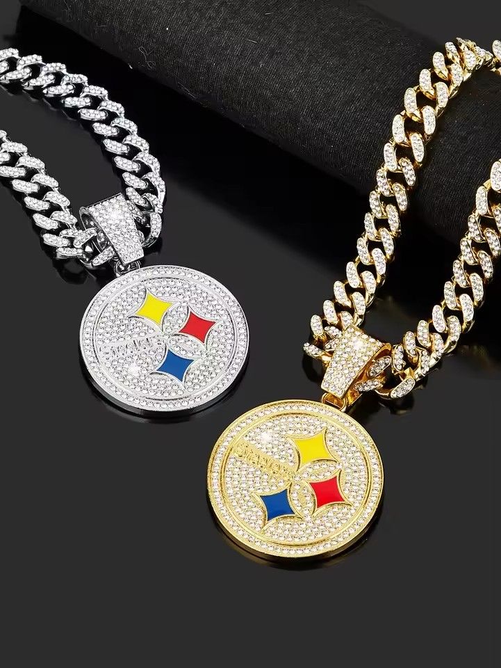 Summer Hip-Hop Zinc Alloy Rhinestone Decor Round Shaped Pendant Necklace Men's Necklace Jewelry Gift for a Stylish Look