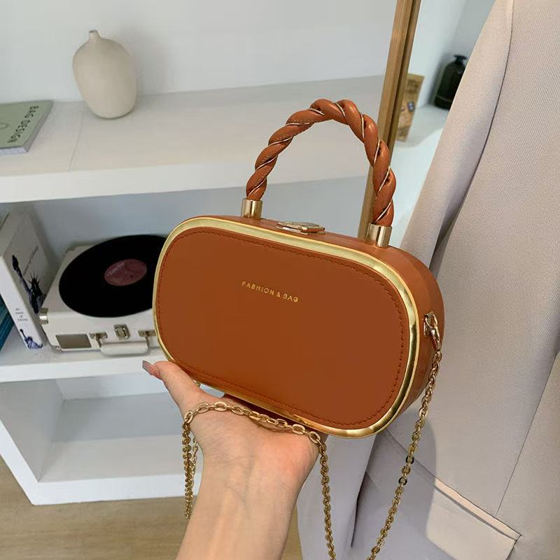 Niche Design Women's Handbag New Versatile Metal Decoration Girls' Chain Bag Fashion Crossbody Bag Lightweight Handbag