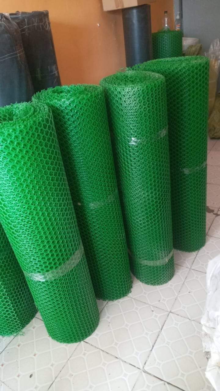 Imported plastic chicken wire for floors -  1 meter wide - 3/4 inch hole - perfect for modern houses