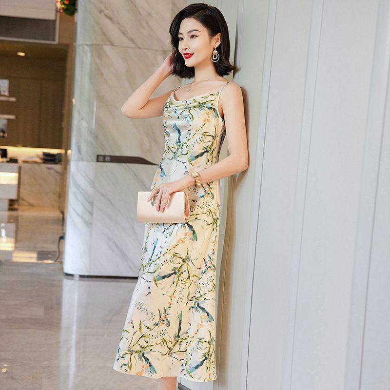 Women's Summer Chic Slim Fit V Neck Backless Lacing Dress Print Maxi Length Natural Waist Beach Style For Party And Club Vestido