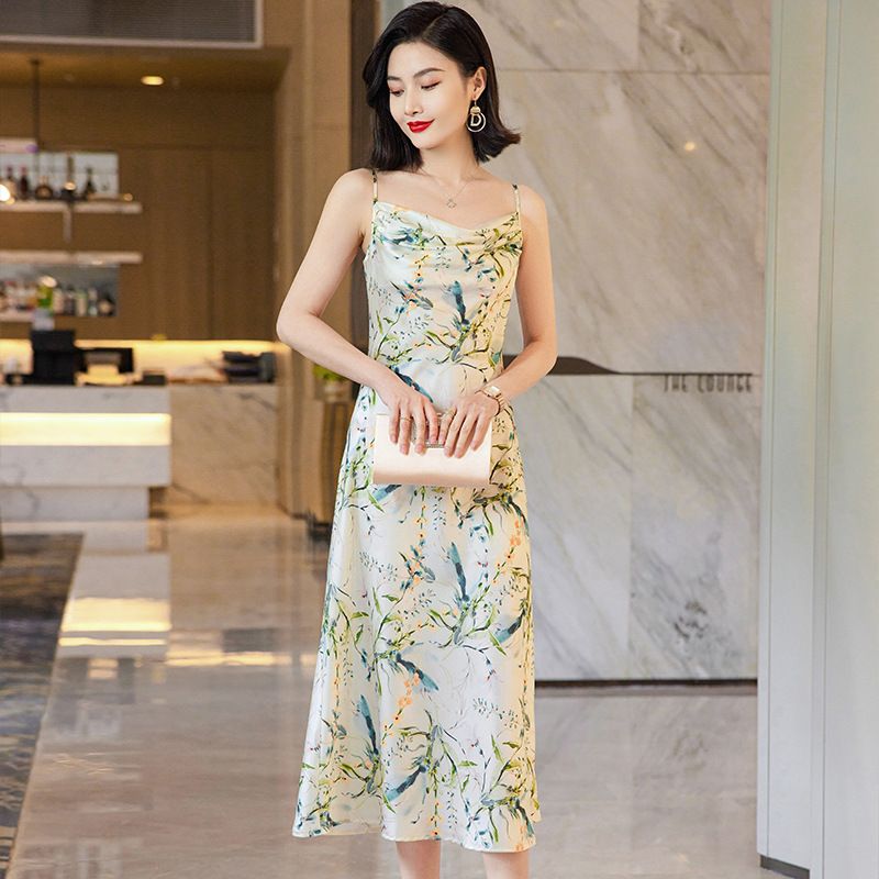 Women's Summer Chic Slim Fit V Neck Backless Lacing Dress Print Maxi Length Natural Waist Beach Style For Party And Club Vestido