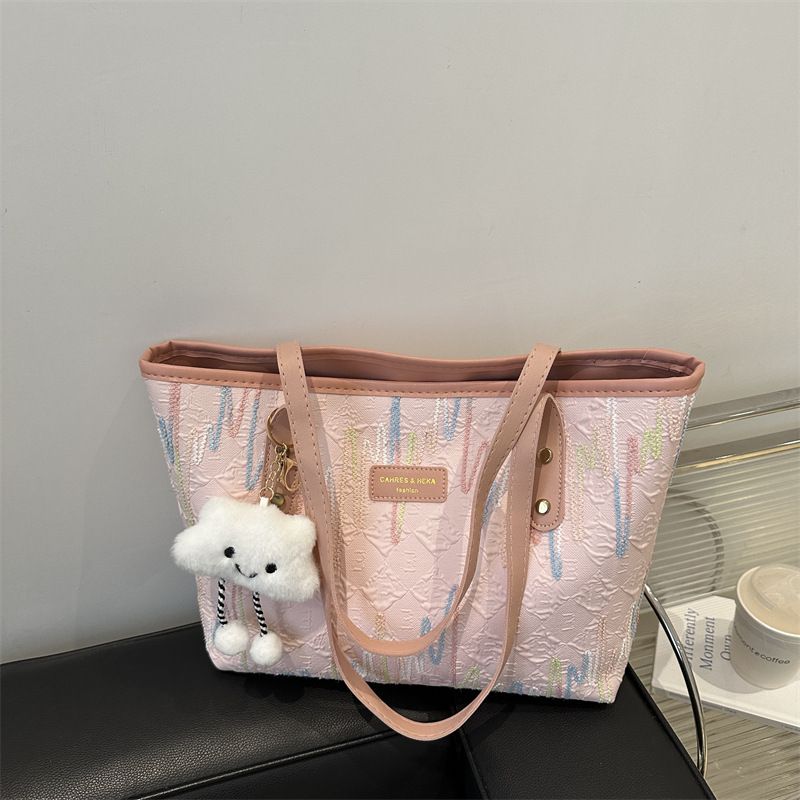 Trendy Large-Capacity Tote Bag for Women 2024 – Minimalist Design with Cute Pendant, Stylish Shoulder Bag for Work and Commute