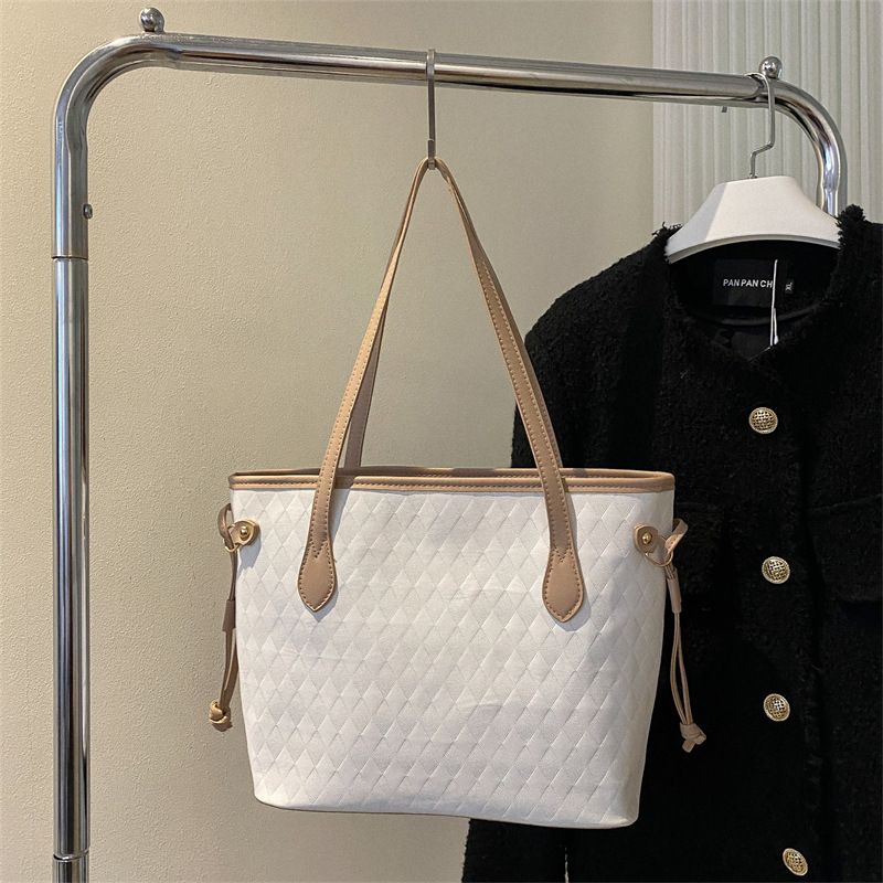 Large-Capacity Women's Bag – New Autumn Korean-Style Commuter Shoulder Bag with Stylish Quilted Design and Tote Handle