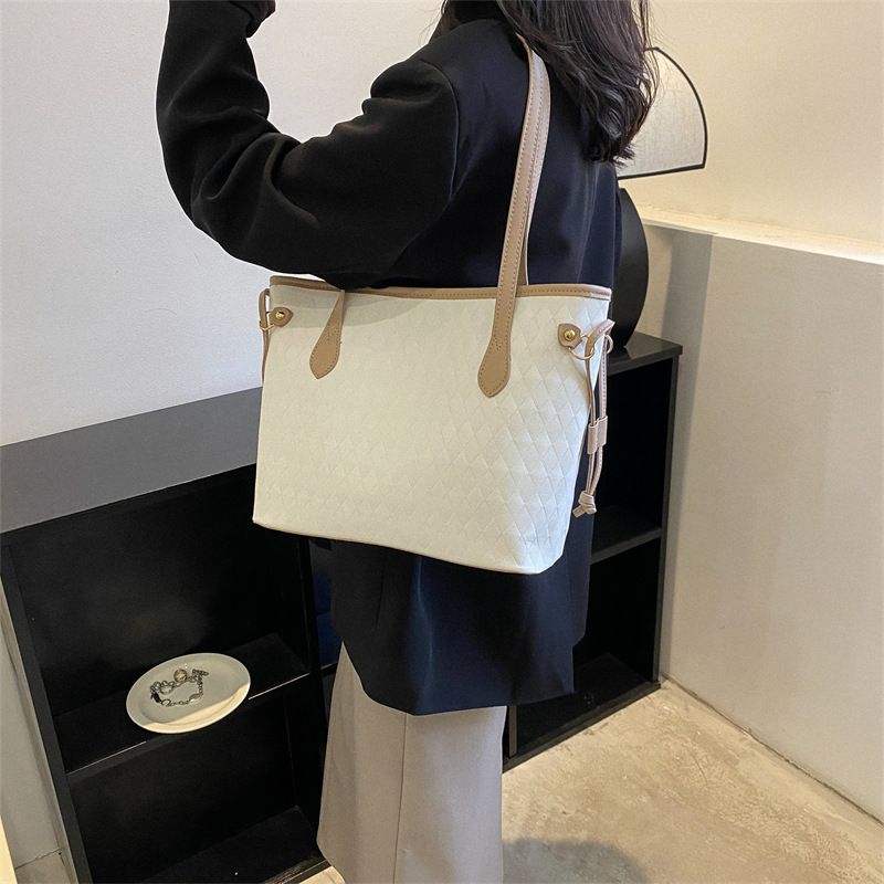 Large-Capacity Women's Bag – New Autumn Korean-Style Commuter Shoulder Bag with Stylish Quilted Design and Tote Handle