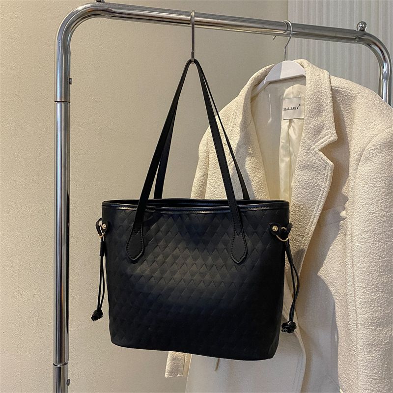 Large-Capacity Women's Bag – New Autumn Korean-Style Commuter Shoulder Bag with Stylish Quilted Design and Tote Handle