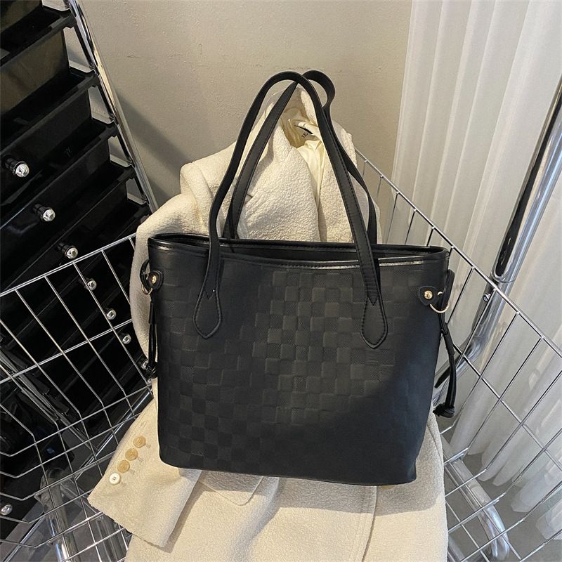 Large-Capacity Women's Bag – New Autumn Korean-Style Commuter Shoulder Bag with Stylish Quilted Design and Tote Handle